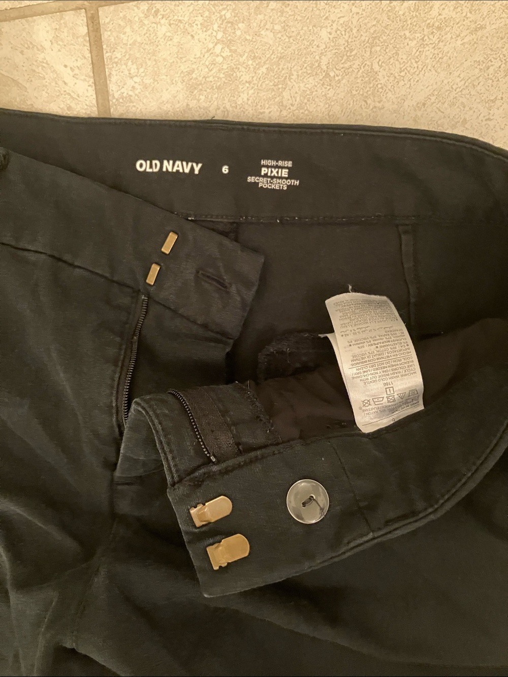 Old Navy Black Womens high rise pixie Pants - Picture 2 of 3